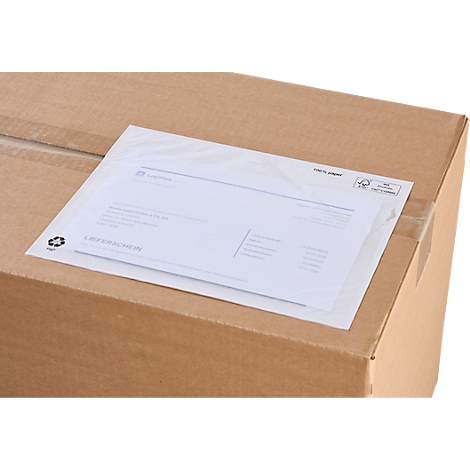 Un bon de livraison blanc collé sur un carton brun.