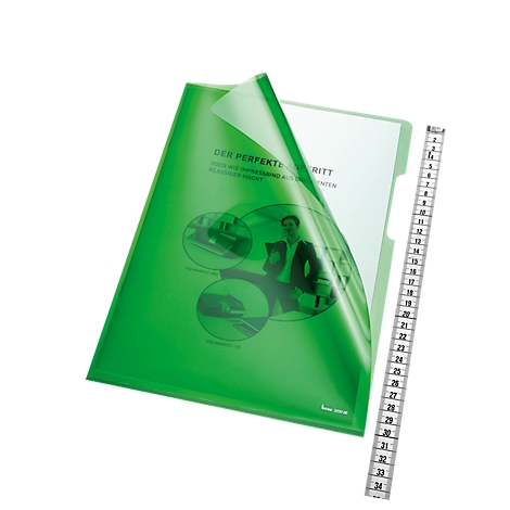 Chemise verte avec une règle à mesurer à côté, partiellement ouverte, titre visible.