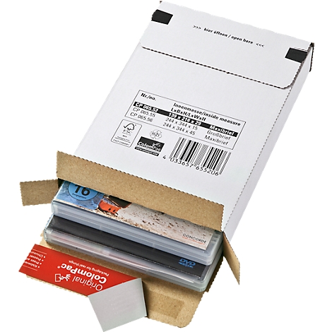 Enveloppe d'expédition ouverte avec des boîtiers de DVD et une étiquette rouge.