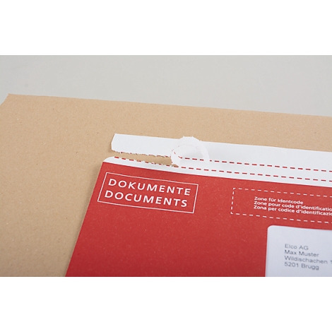 Gros plan d'une enveloppe de documents rouge avec le mot "Documents" dépassant d'une enveloppe marron.
