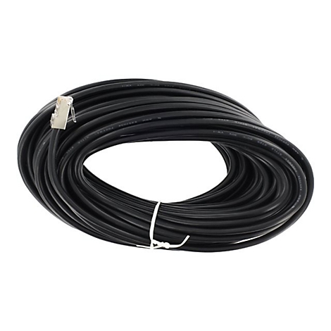 Aufgerolltes schwarzes Netzwerkkabel mit transparentem RJ45-Stecker vor weißem Hintergrund.