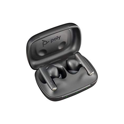 Dunkelgraue kabellose Ohrhörer mit Ladecase, offener Deckel. Case mit Poly-Logo. Zwei Ohrhörer liegen im Case.