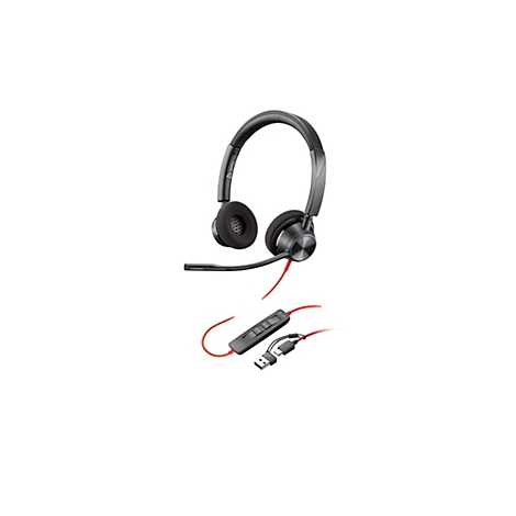 Ein schwarzes Headset mit Ohrmuscheln, Mikrofon und Steuerelementen. Rotes Kabel verbindet Headset mit USB-Anschlüssen.