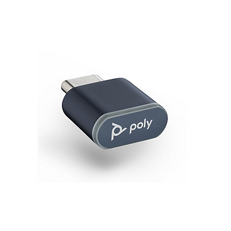 Ein dunkelgrauer USB-C-Adapter mit silbernem Anschluss. Auf der Vorderseite das Logo und der Schriftzug "poly".