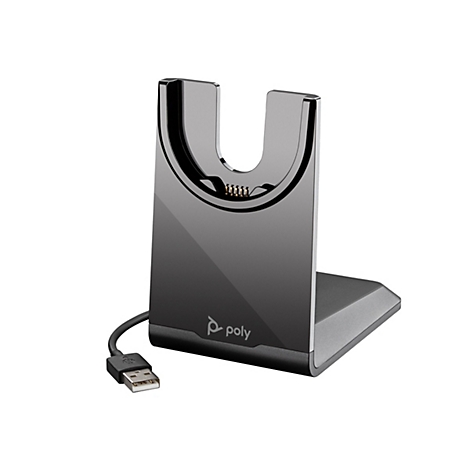 Schwarze Poly-Ladestation mit USB-Kabel. Auf der Oberfläche ist das Poly-Logo zu sehen.