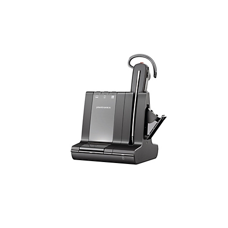 Schwarzes Plantronics Headset mit Ladestation auf weißem Hintergrund.