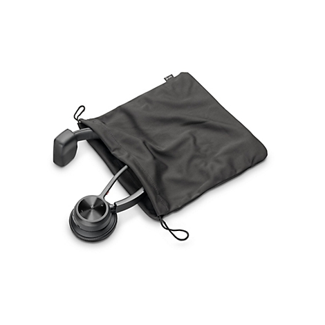Schwarzes Poly-Headset teilweise in einer passenden schwarzen Stofftasche mit Kordelzug.