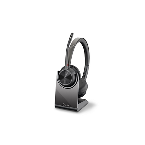 Schwarzes Poly Voyager 4320 Headset in der Ladeschale vor weißem Hintergrund.
