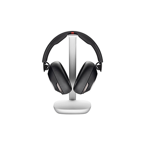 Schwarzer Kopfhörer auf weißem Ständer. Die Ohrmuscheln sind leicht kantig und haben silberfarbene Details. Der Bügel hat einen roten Akzent.