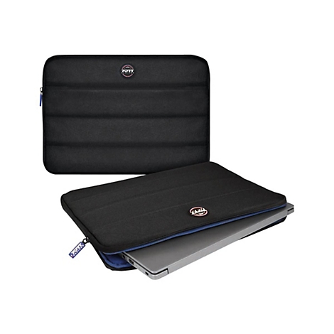 Schwarze Laptop-Tasche geöffnet, Laptop liegt darin. Port Designs Logo. Die Tasche ist auf blauem Hintergrund. Der Reißverschluss ist blau.