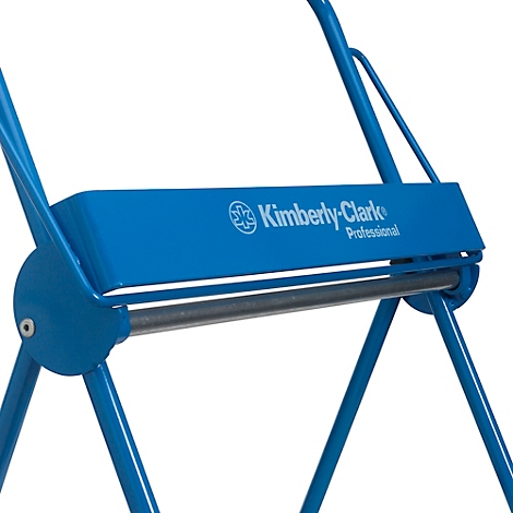 Porta toallas de papel azul con el logo de Kimberly-Clark. Una barra de metal sujeta los rollos de papel.