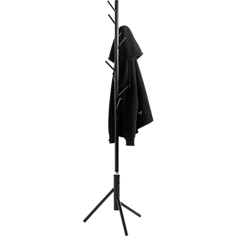 Porte-manteau noir avec manteau noir. Le support a trois pieds et plusieurs crochets pour accrocher.