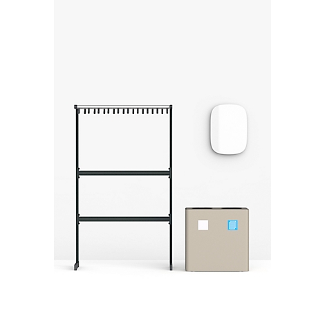 Vestiaire gris et meuble de rangement sur fond blanc. Au-dessus, une applique murale blanche.