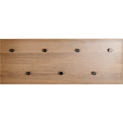 Panneau de bois avec huit boutons foncés disposés en deux rangées.