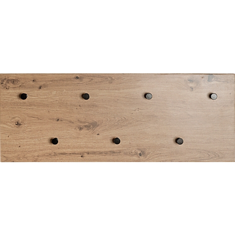 Gros plan d'une planche de bois avec huit boutons noirs.