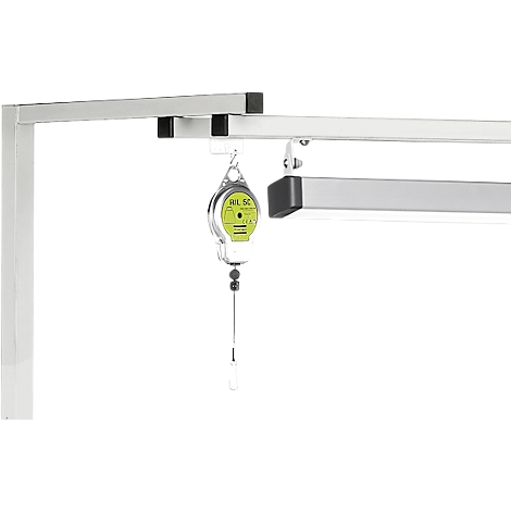 Un équilibreur d'outils avec un bouclier vert fixé à une barre argentée. Des éléments noirs accentuent le cadre argenté.