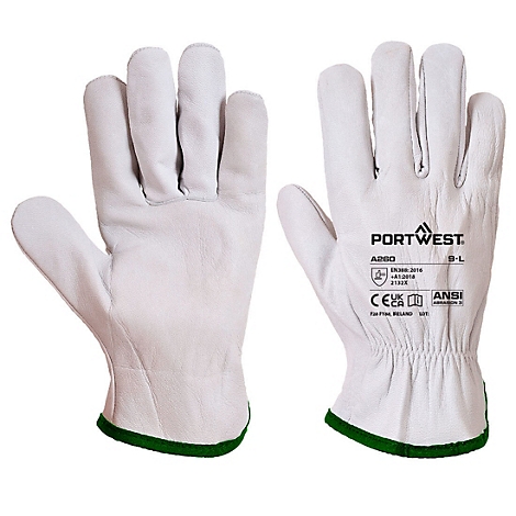 Zwei weisse Arbeitshandschuhe mit grüner Umrandung, die nebeneinander liegen. Auf einem Handschuh ist ein Label mit Schriftzug.