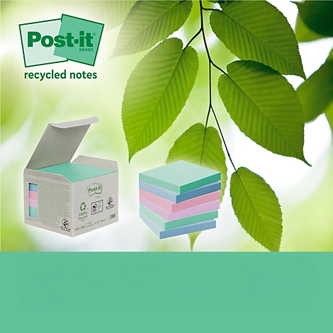 Post-it notes in groene gerecyclede kartonnen doos. Op de foto staan bladeren en de tekst "100% gerecycled karton".
