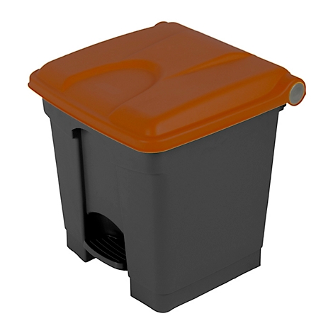 Poubelle grise avec couvercle marron. La forme rectangulaire est destinée à un usage extérieur.