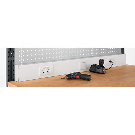 Grijze cameracontour op een witte achtergrond.