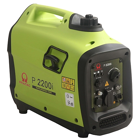 Hellgrüner Inverter-Stromerzeuger Pramac P2200i mit Bedienpanel und Tragegriff auf weißem Hintergrund.