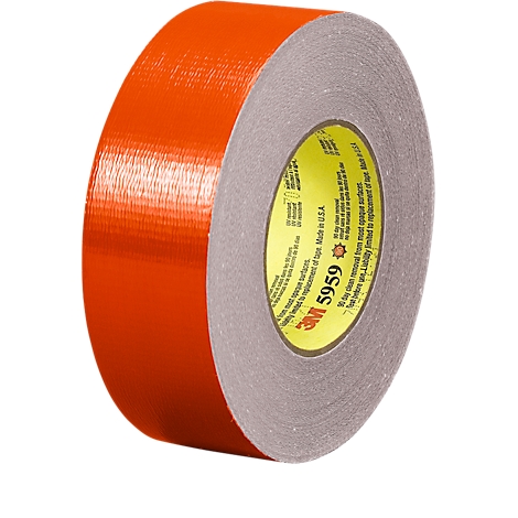 Eine Rolle orangefarbenen Klebebands, 3M 5959, Detailaufnahme, grau, gelb, weißer Hintergrund.
