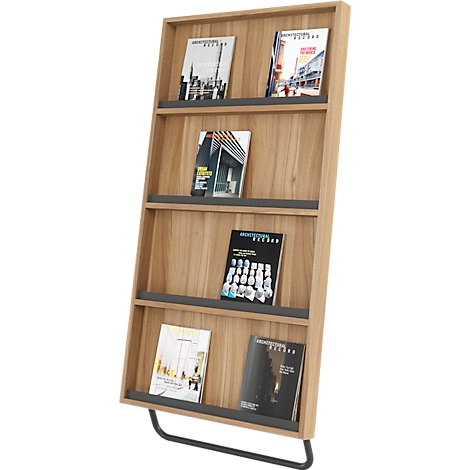 Bibliothèque en bois inclinée avec plusieurs magazines. Supports gris et base en métal noir.