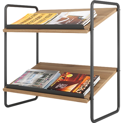 Porte-revues à deux niveaux avec étagères en bois et cadre en métal noir. Des magazines sont posés sur les deux niveaux.