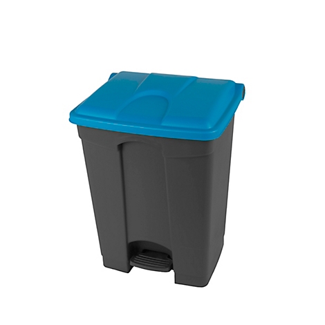 Zwarte prullenbak met blauw deksel. Pedaal aan de voet.