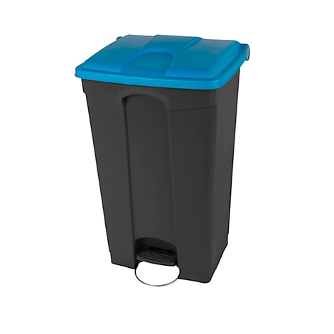 Grijze vuilnisbak met een blauw deksel. Aan de voorkant zit een stap voor het openen.