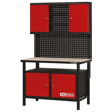 Werkbank mit roter Tür, schwarzem Rahmen und Lochwand. Oben befindet sich ein Schrank mit roten Türen. Logo: KS TOOLS.