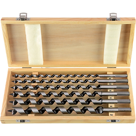 Houten kist met houtboorbits van verschillende maten, open.