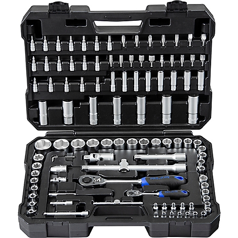 Mallette à outils noire avec diverses clés et embouts.