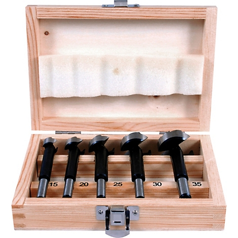 Boîte en bois avec six mèches Forstner de différentes tailles. Marquages numériques de 15 à 35.