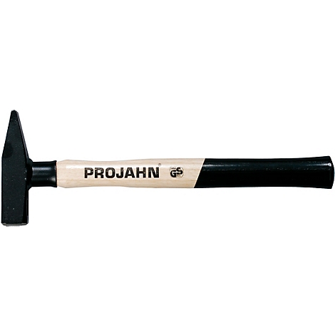 Ein Hammer mit Holzgriff und schwarzem Kopf, der mit PROJAHN beschriftet ist.