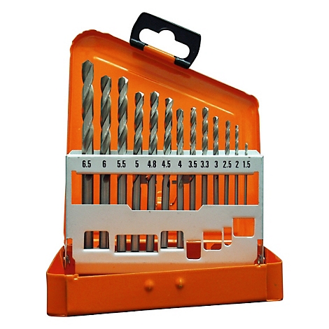 Ein Set Bohrer unterschiedlicher Größe in einem orangefarbenen Kunststoffkasten mit Griff. Auf dem Kasten steht die Größe der Bohrer.