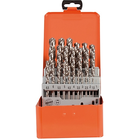 Bohrerset in orangefarbener Metallbox. Aufgereihte Bohrer in verschiedenen Größen mit nummeriertem Halter.