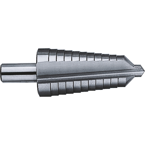 Metall-Stufenbohrer, silbern, mit verschiedenen Stufen. Der Bohrer hat einen zylindrischen Schaft, dann sich erweiternd, mit einer Spitze.