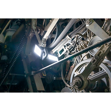 Gros plan sur des pièces de machine complexes, notamment des engrenages, des courroies et de l'éclairage.