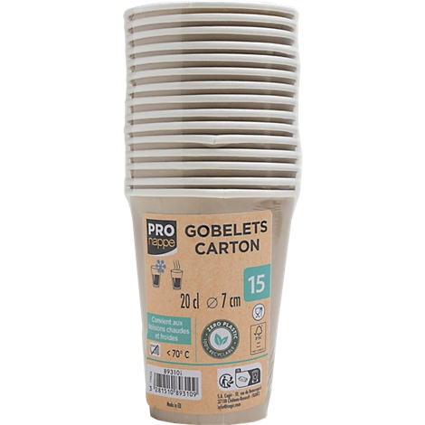 Pile de gobelets en carton avec étiquette. Des informations sur le contenu, la taille et la durabilité sont imprimées.
