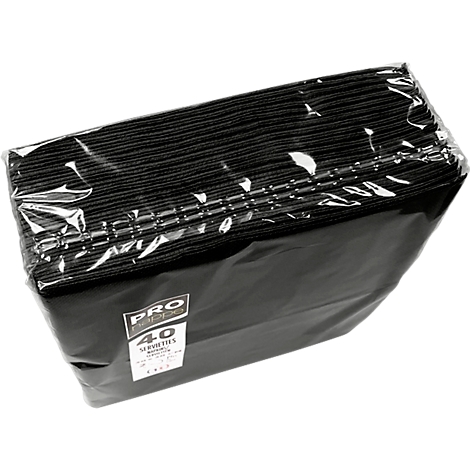 Ein Paket schwarzer Servietten in durchsichtiger Plastikverpackung. Auf dem Label steht "40 Servietten".