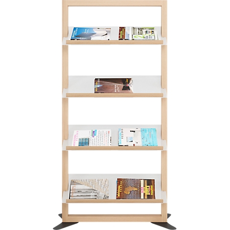 Hohes, schmales Bücherregal mit Holzrahmen und weißen Einlegeböden, auf denen Zeitschriften und Bücher liegen.