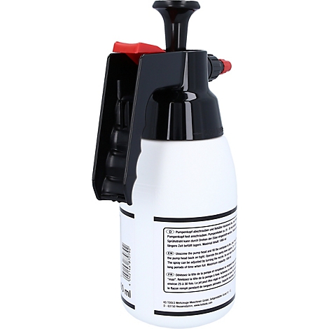 Weiße Sprühflasche mit schwarzem Kopf und rotem Hebel. Beschriftung und Messskala sind aufgedruckt.
