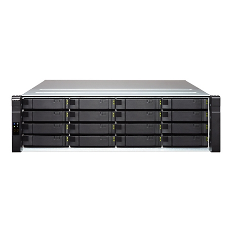 Schwarzer QNAP 16-Bay NAS-Server in Metallgehäuse vor weißem Hintergrund.