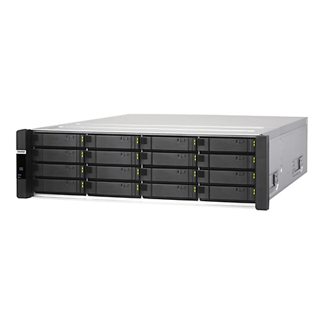 QNAP Rackmount-NAS-Server mit 16 schwarzen Festplatteneinschüben vor neutralem Hintergrund.