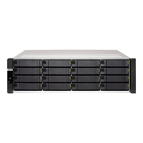 QNAP Rackmount-NAS-System mit 16 Festplatteneinschüben vor neutralem Hintergrund.