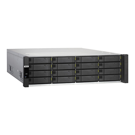 Silbernes QNAP NAS-Gehäuse für den Rack-Einbau mit 12 schwarzen Laufwerksschächten vor weißem Hintergrund.