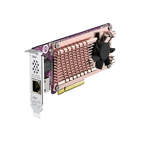 Eine Detailaufnahme einer Computer-Add-on-Karte, die auf weißem Hintergrund isoliert ist. Kupferfarbener Kühlkörper mit Lüfter, Steckverbinder und Anschlüssen.