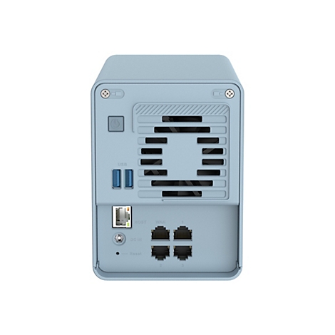 Hellblaues NAS-Gerät. Auf der Rückseite: USB, Lüftungsschlitze, Netzwerkanschlüsse und Ein-/Ausschalter.