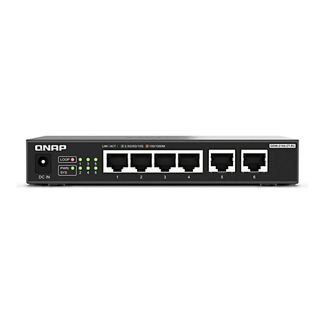 Ein schwarzer QNAP Switch mit sechs Ethernet-Ports. Auf der Oberseite befinden sich LED-Anzeigen, Anschlüsse und Produktinformationen.